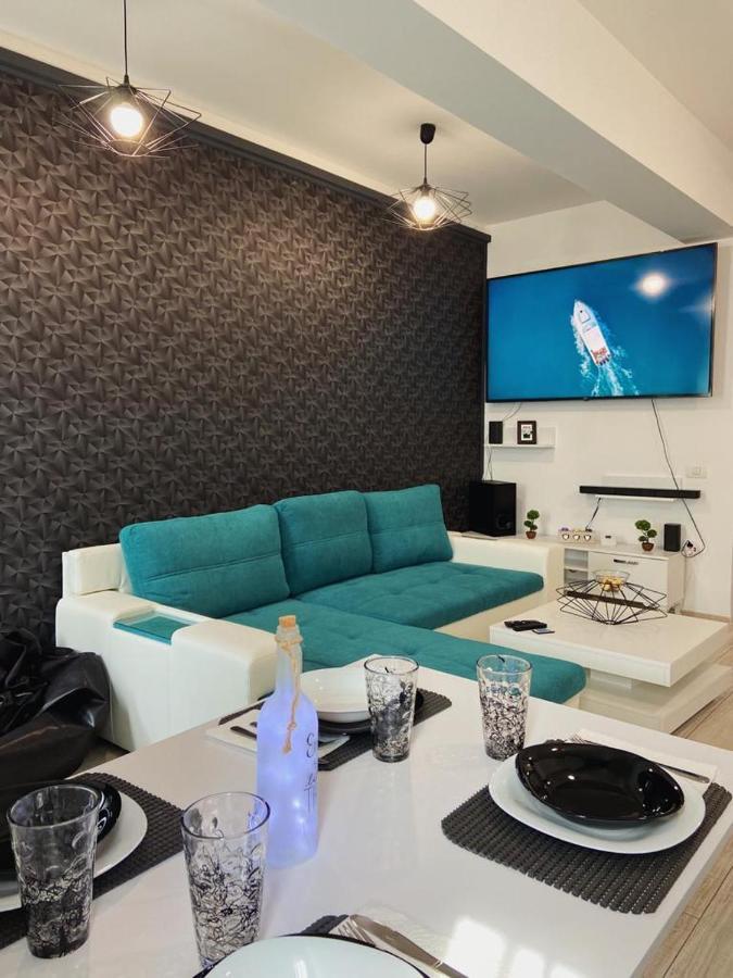 Peacock Apartament- Stefan Building Apartment Navodari Exterior photo